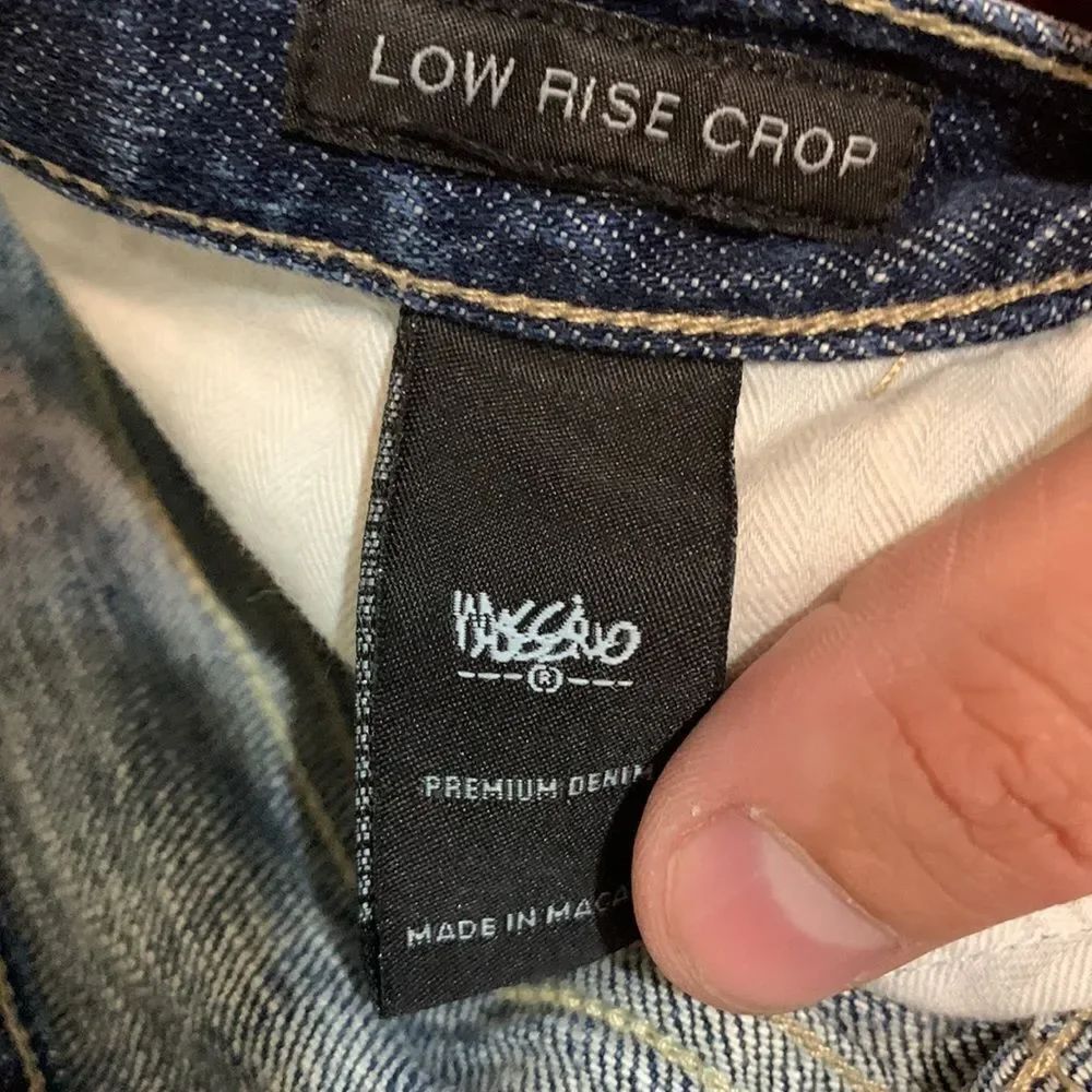 3for$20 low rise crop size 6 - Picture 4 of 4